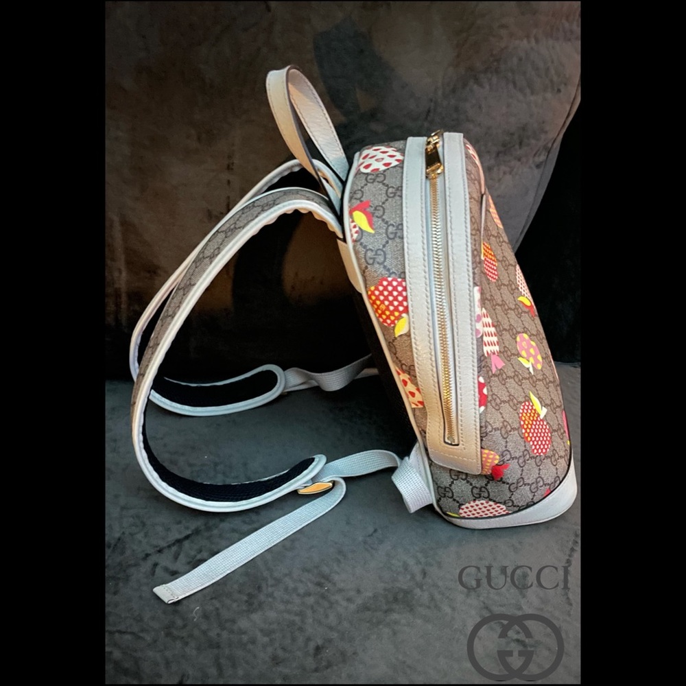 Gucci Valentine's Day Apple-print Backpack In Neutrals - Picture 2 of 3